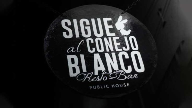 sigue-al-conejo-blanco-restobar-mibsas