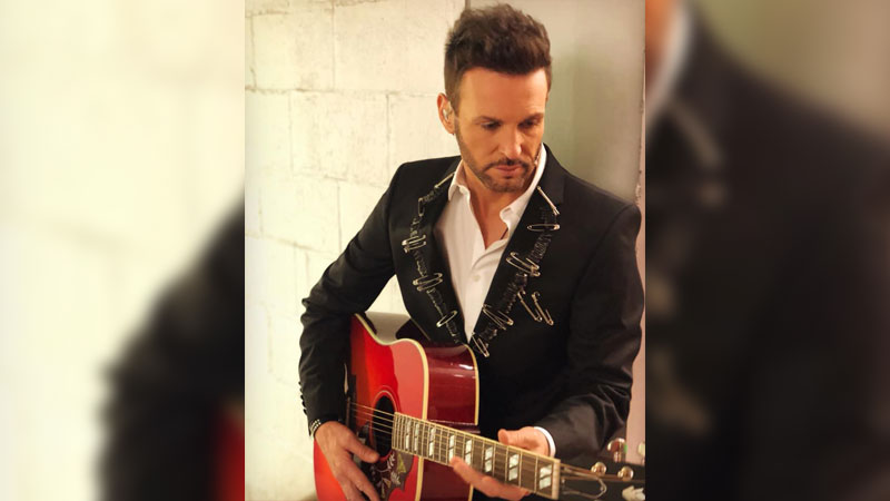 Axel vuelve al escenario para presentar un show increíble desde el Movistar Arena que sera transmitido vía streaming.